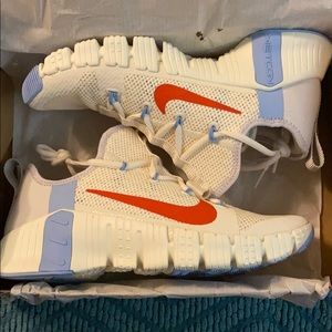 WOMANS NIKE FREE METCON 3